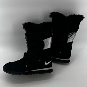 Vtg Y2K NIKE Women's Faux Fur Trim Suede Snow Winter Boots Black Silver Size 9